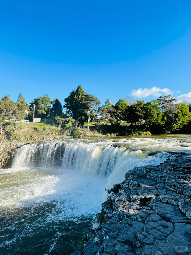 Haruru Falls — hero