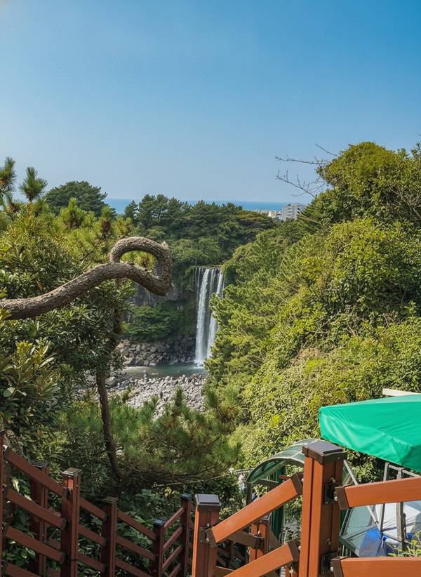 Jeongbang Falls