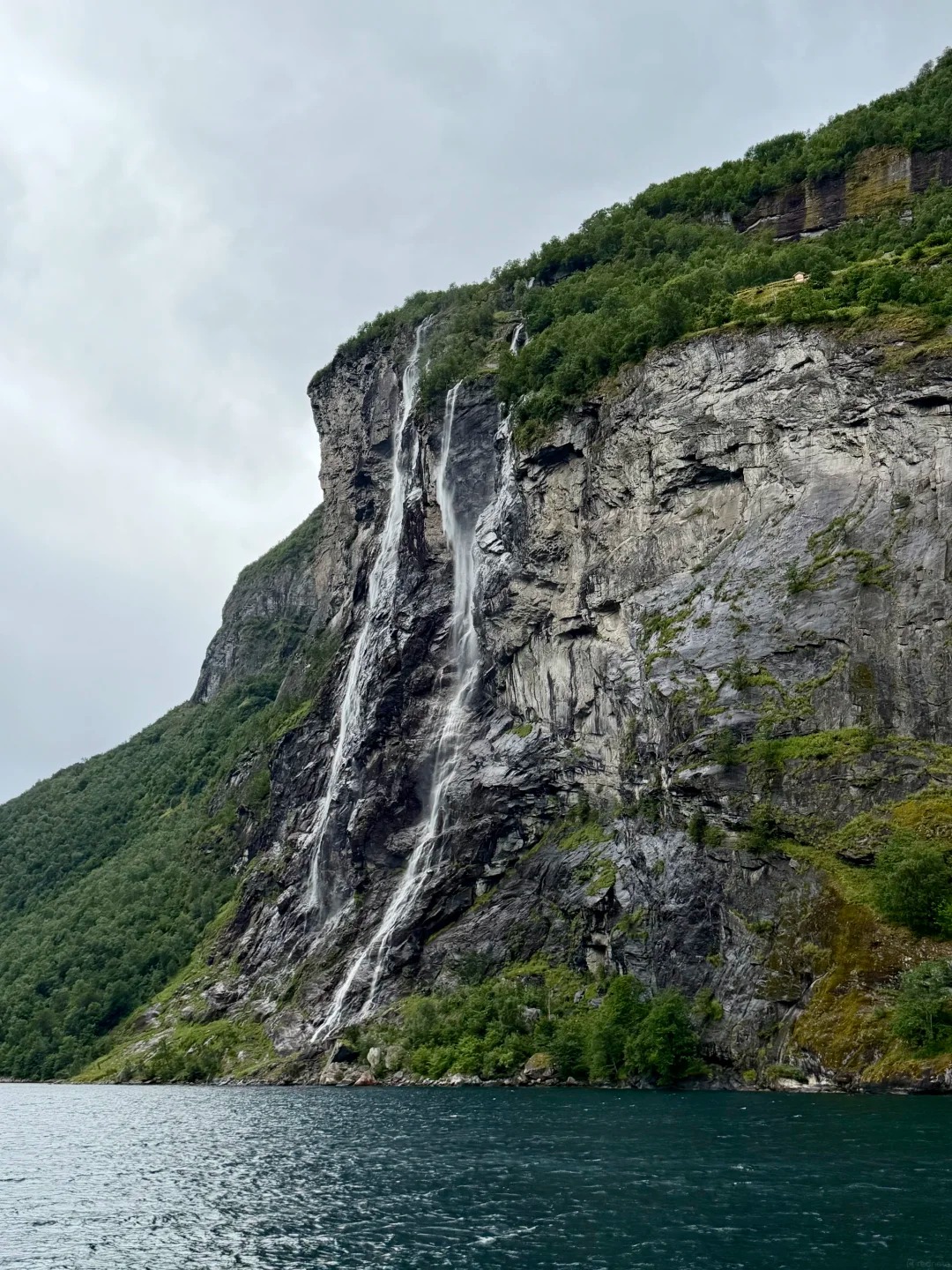 Seven Sisters Waterfall — hero