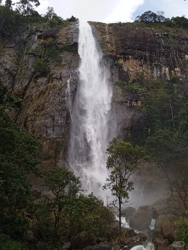 Diyaluma Falls