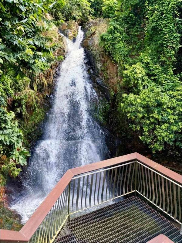 Shenyun Waterfall (Shenzhen)